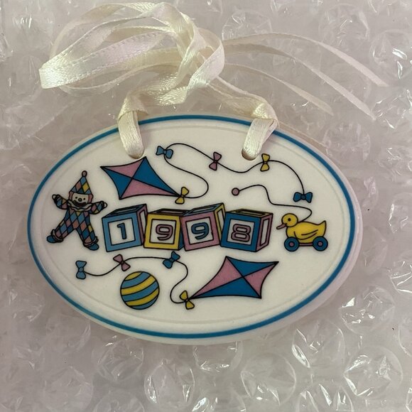 Longaberger 1998 Baby Tie On In Box - Picture 7 of 7